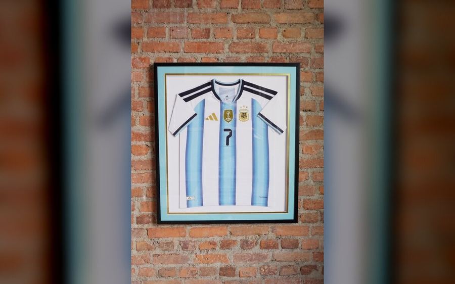 Camiseta enmarcada estilo galería